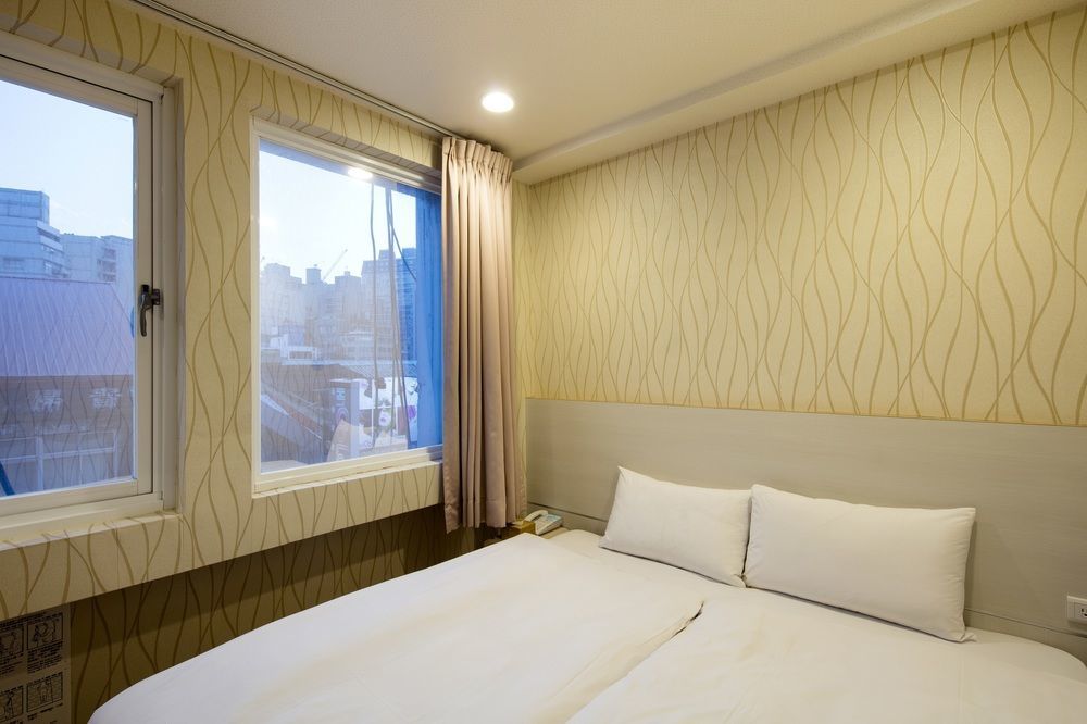 Tomorrow Hotel Taipei Exteriör bild
